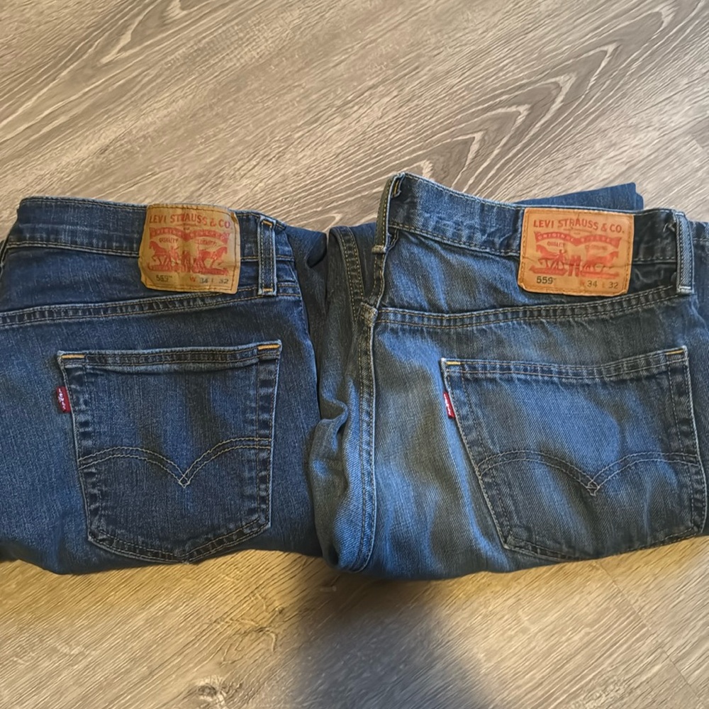 2 Pair Levi 559 
34x32
Dark color 
Gently used and great condition.
